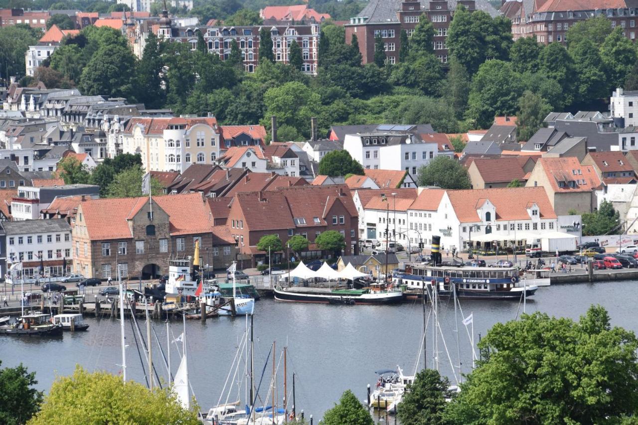 Fewo1846 - Bellevue - Sonnige 2-Zimmer-Wohnung Mit Balkon Und Hafenblick フレンスブルク エクステリア 写真